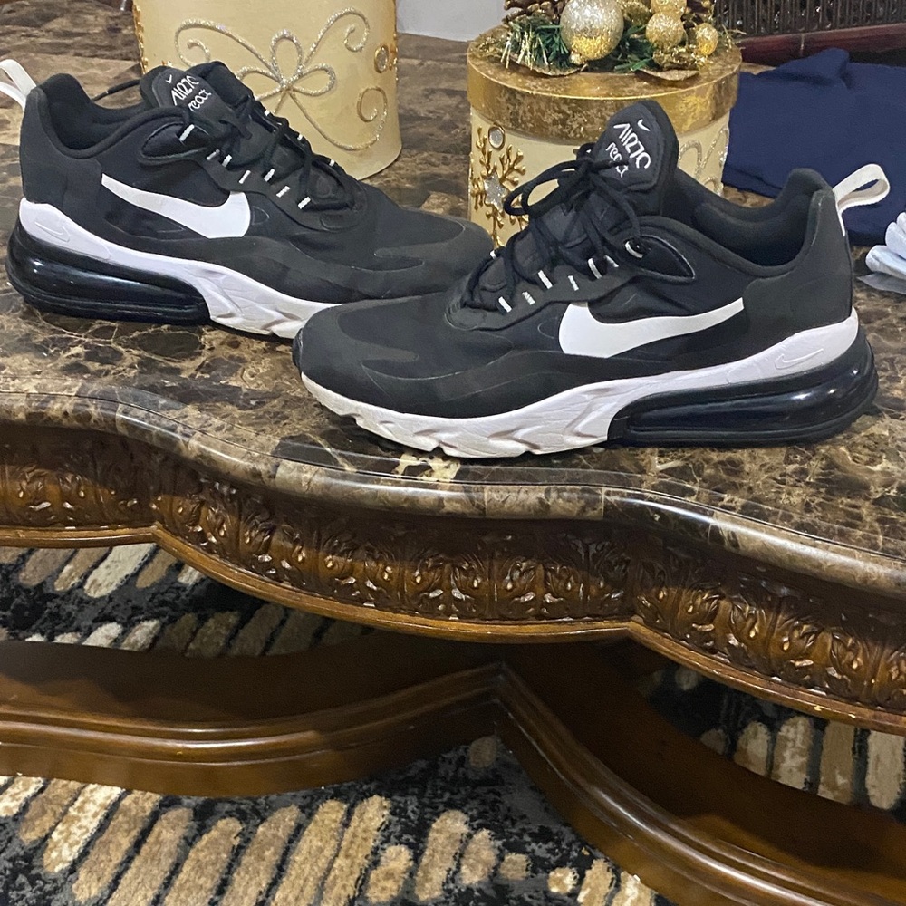 Nike Men's Black and White Air Max Sneakers